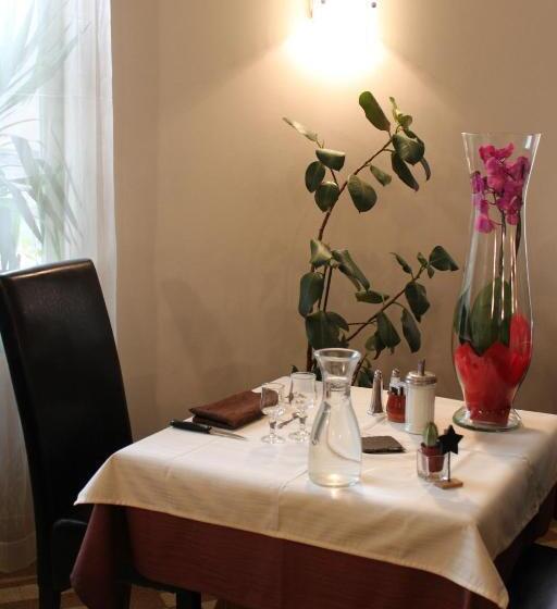 Семейный Номер, Logis Hôtel Restaurant De La Dore