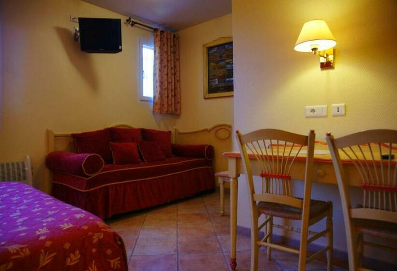 Четырехместный Номер Стандарт, Logis Hotel & Restaurant L Etape Bouc Bel Air   Gardanne