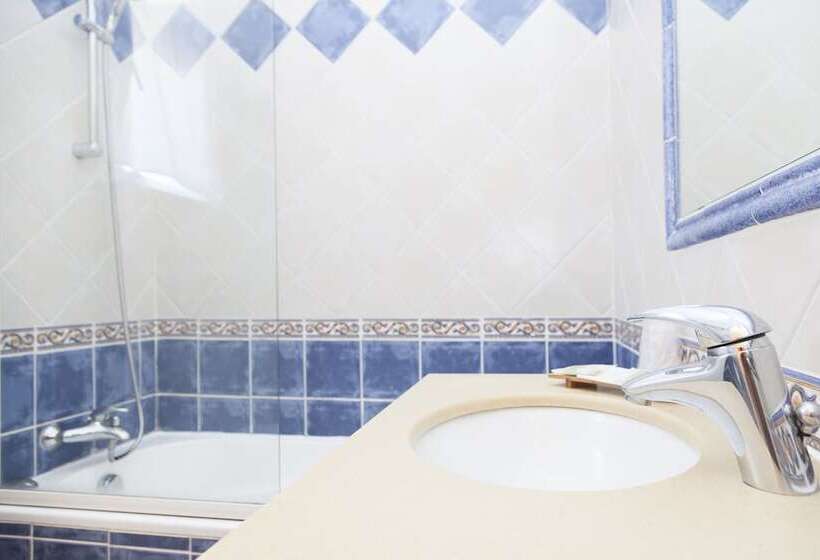 Номер Комфорт, Logis Hotel & Restaurant L Etape Bouc Bel Air   Gardanne