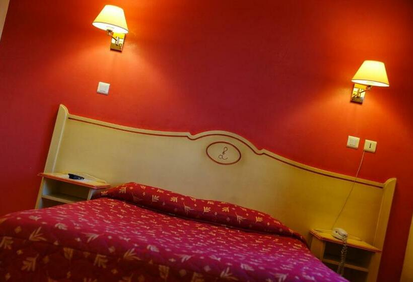 Номер Стандарт Трехместный, Logis Hotel & Restaurant L Etape Bouc Bel Air   Gardanne