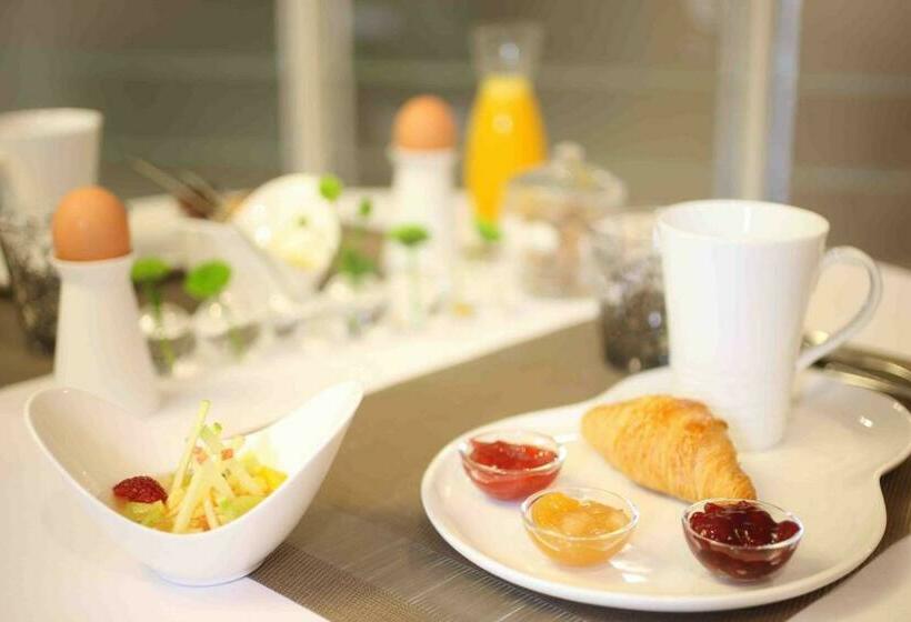 اتاق لوکس با چشم‌انداز, Maison Decoret   Relais & Châteaux