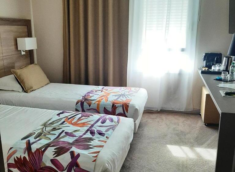آپارتمان یک خوابه با دری مشترک که هال را جدا می کند., Relais Saint Jacques  Chateauroux