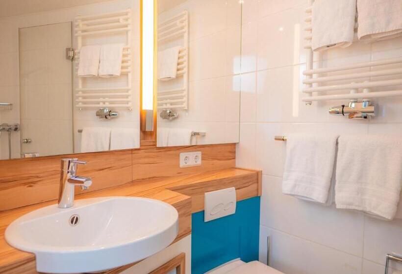 Cameră Triplă Standard, Miramar