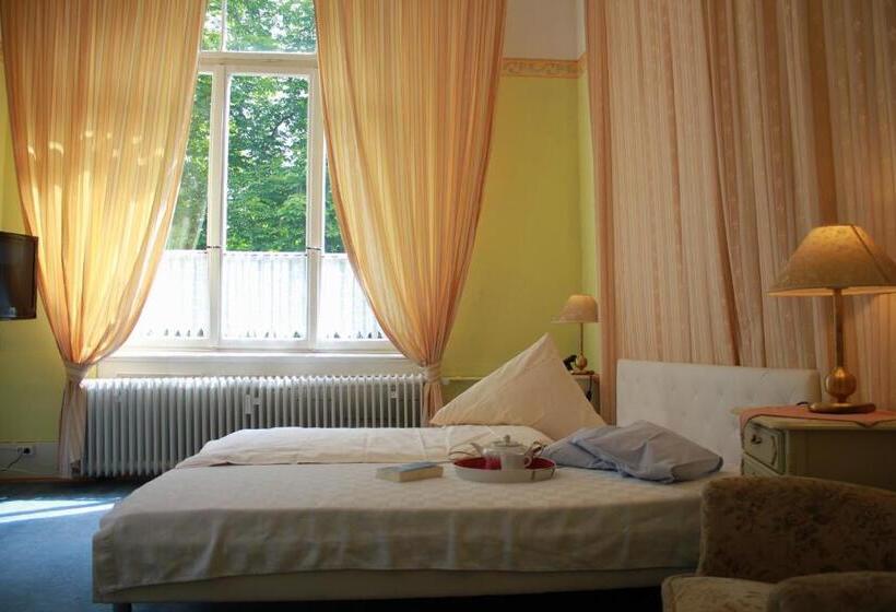 Quarto Estandar, Waldfriede