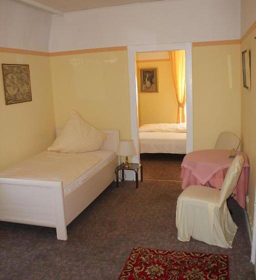 Quarto Triplo Estandar, Waldfriede