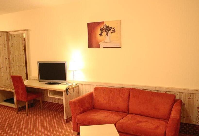 اتاق راحتی سه تخته, Central