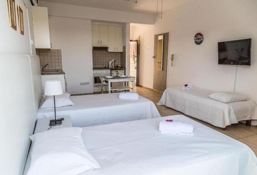 Economy Studio, King's Holiday Apartments