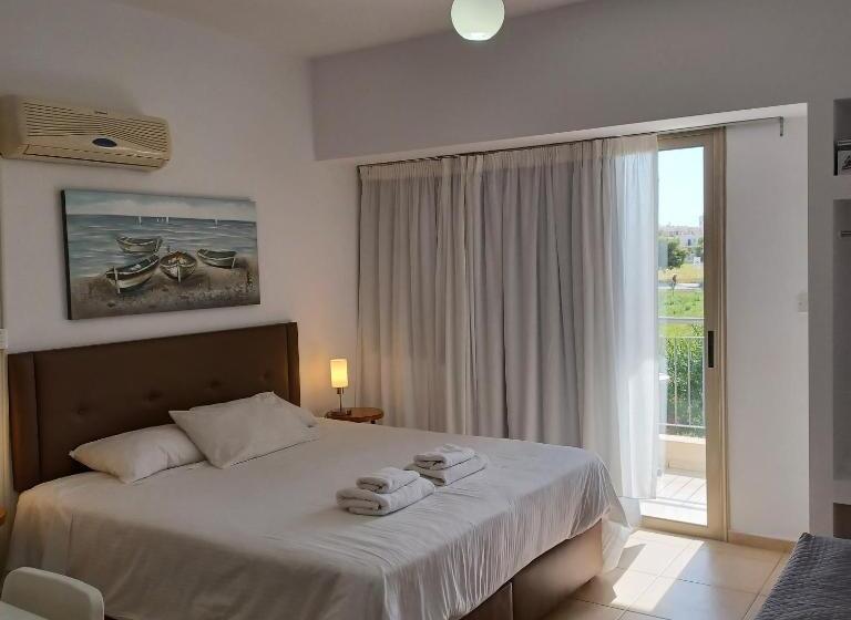 Standard Studio, King's Holiday Apartments