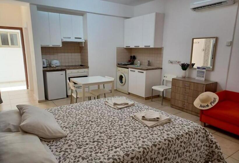 Standard Studio, King's Holiday Apartments