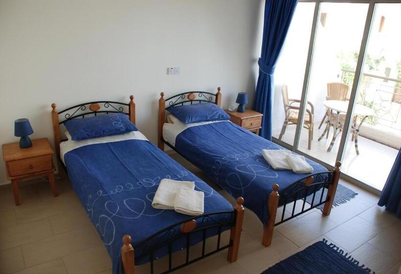 Basic Room, King's Holiday Apartments