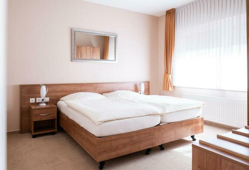 Четырехместный Номер Стандарт, Land Gut Hotel Restaurant Kreuz Meyer
