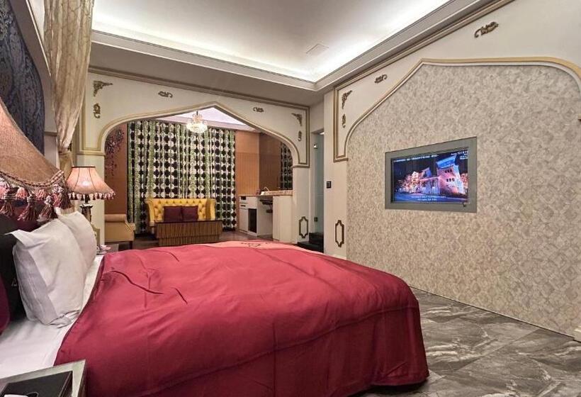 اتاق لوکس, Shining Motel