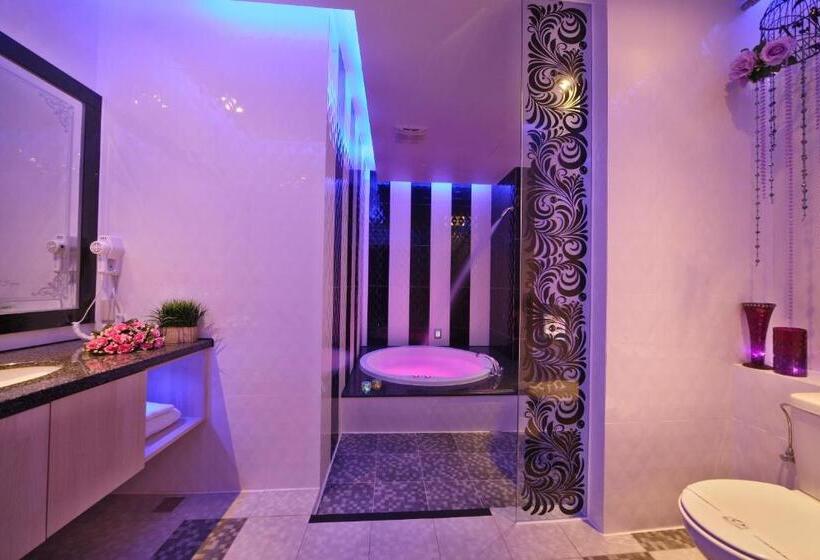 اتاق استاندارد با تخت بزرگ, Shining Motel
