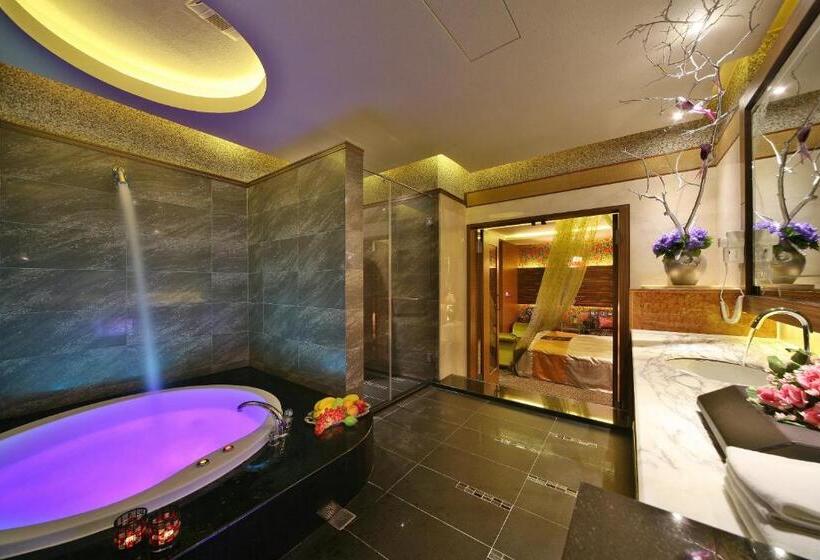 اتاق استاندارد با تخت بزرگ, Shining Motel