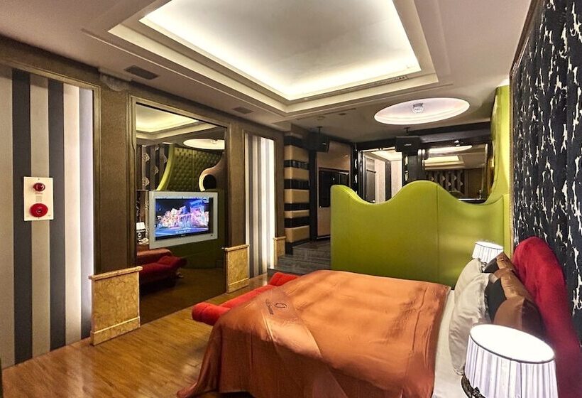 اتاق استاندارد, Shining Motel