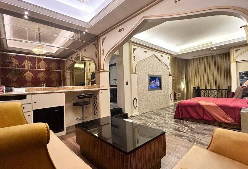 اتاق استاندارد, Shining Motel