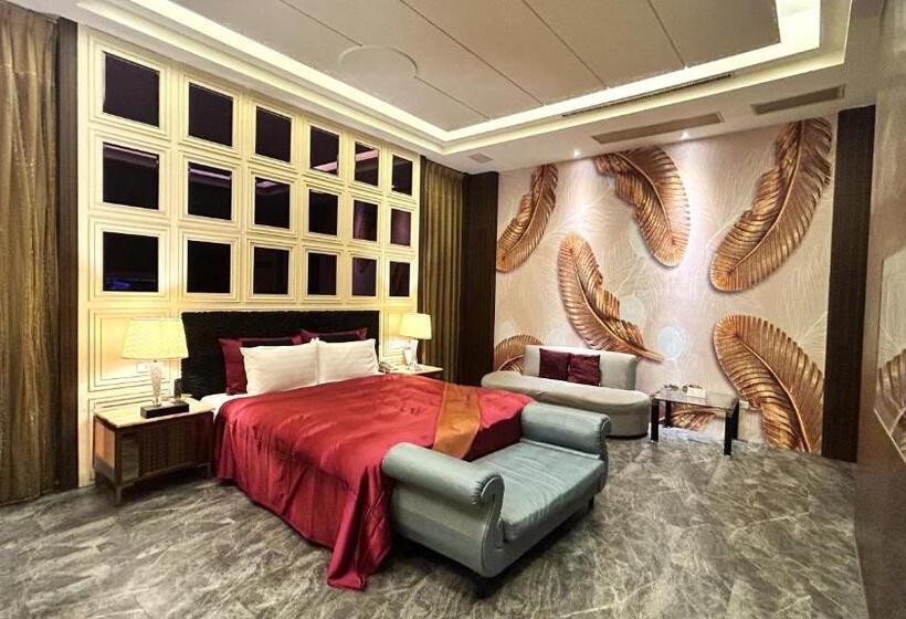 اتاق استاندارد با تخت بزرگ, Shining Motel