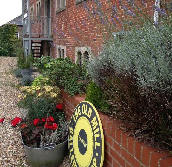 اتاق لوکس با تخت بزرگ, B&b At The Old Mill