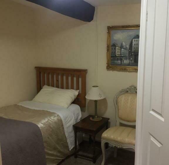 חדר סופריור לשלושה, Borderers Inn