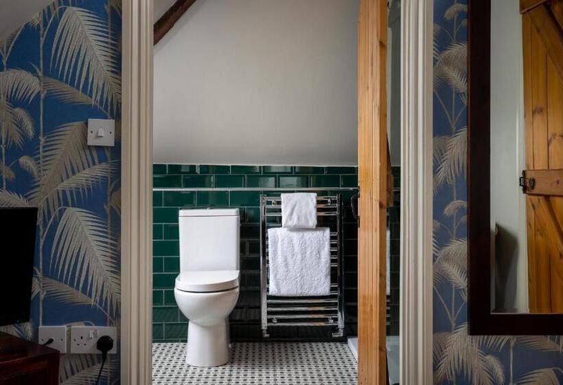 Номер Стандарт, St Johns House Lichfield