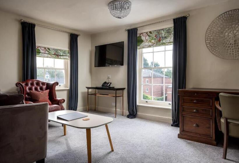 سوییت, St Johns House Lichfield