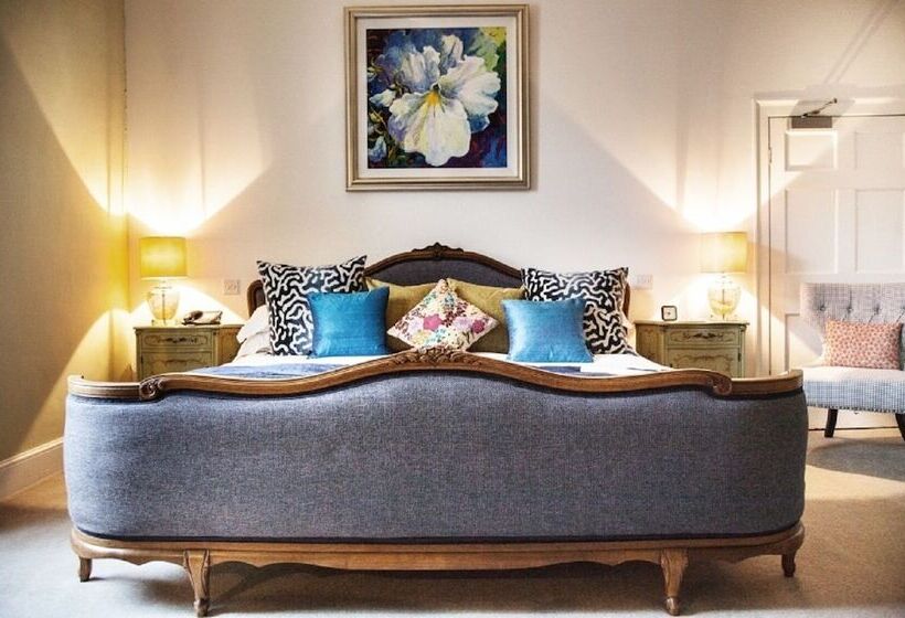Номер Стандарт, St Johns House Lichfield