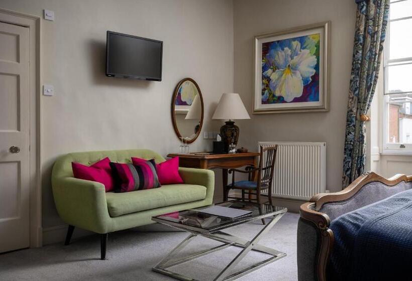 Номер Стандарт, St Johns House Lichfield