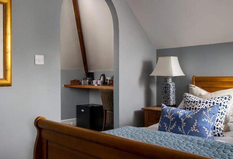 Номер Стандарт, St Johns House Lichfield