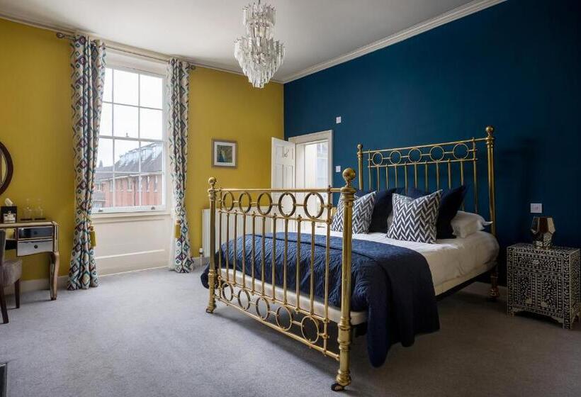 Номер Стандарт, St Johns House Lichfield