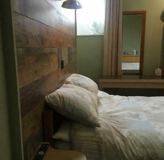 패밀리 룸, Kings Arms Inn