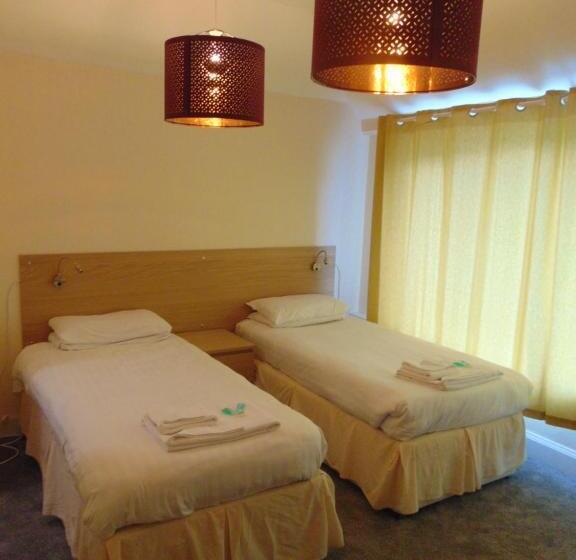 스탠다드 트리플 룸, Callander Hostel