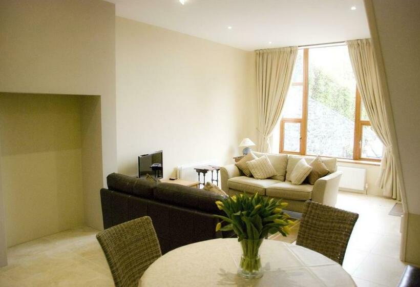 Люкс, Courtyard Mews Armagh City