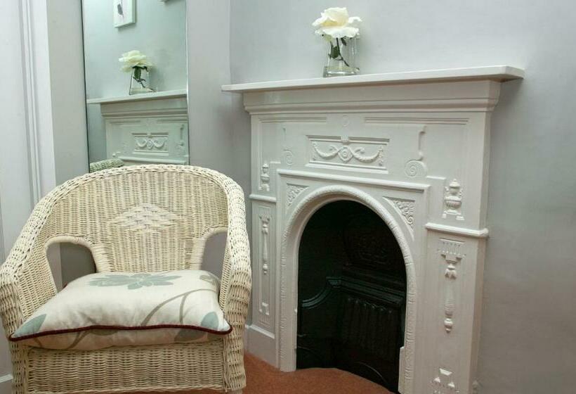 Номер Стандарт, The Spinney