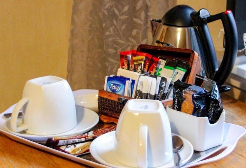 Номер Basic, Station Hotel And Restaurant