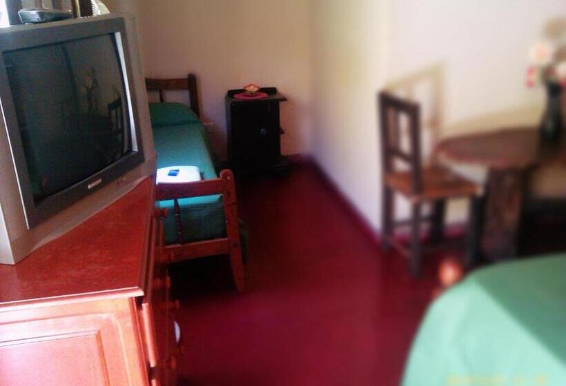 اتاق استاندارد چهار تخته, Hostal Benjamin