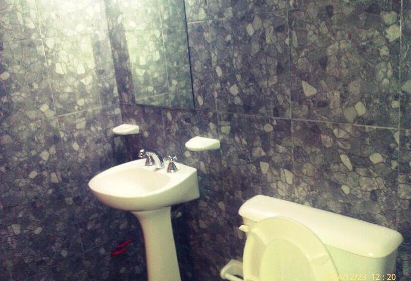 Номер Стандарт Трехместный, Hostal Benjamin