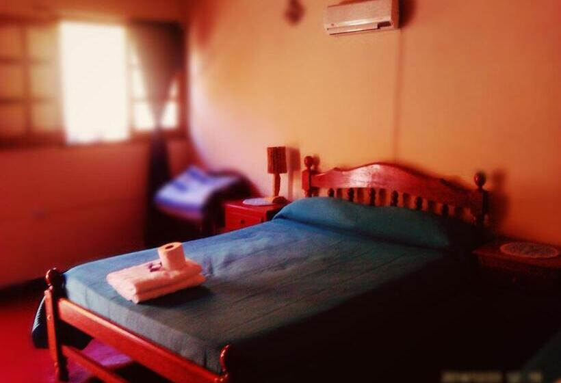 اتاق استاندارد سه نفره, Hostal Benjamin