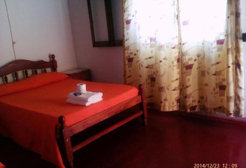 Номер Стандарт Трехместный, Hostal Benjamin