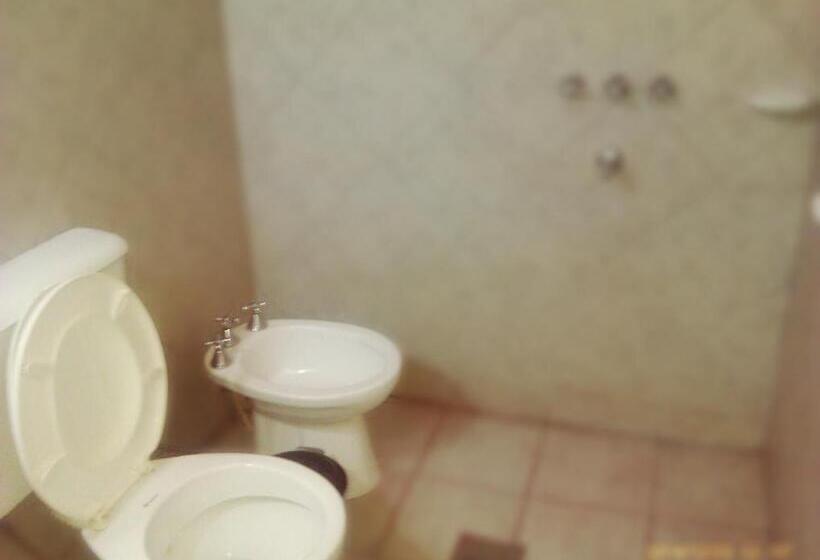 اتاق استاندارد سه نفره, Hostal Benjamin