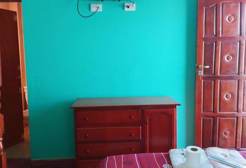 اتاق استاندارد چهار تخته, Hostal Benjamin