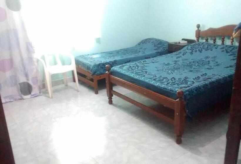 Дом 2 Спальни, Hostal Benjamin