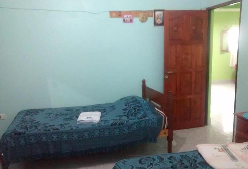 Дом 2 Спальни, Hostal Benjamin
