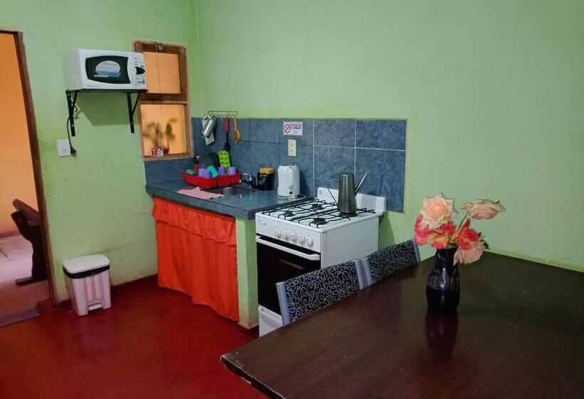 اتاق خانوادگی, Hostal Benjamin