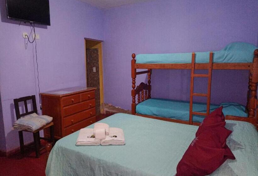 Четырехместный Номер Стандарт, Hostal Benjamin