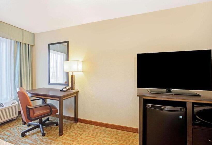 Номер Executive, La Quinta By Wyndham Gillette
