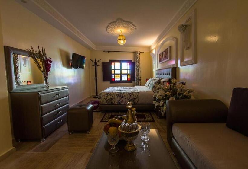سوییت لوکس, Blue Sky Hôtel