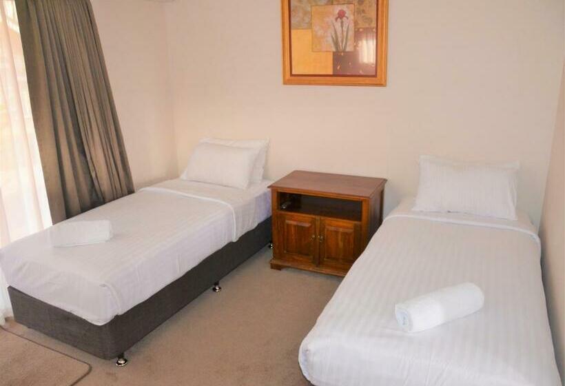 패밀리 룸, Higgins Lane Motel