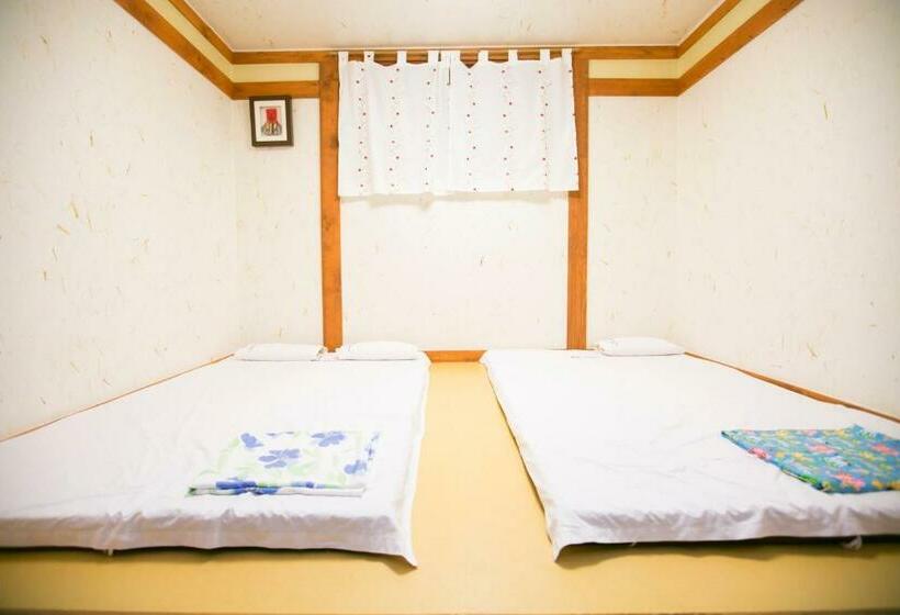 اتاق خانوادگی, Bukchonmaru Hanok Guesthouse