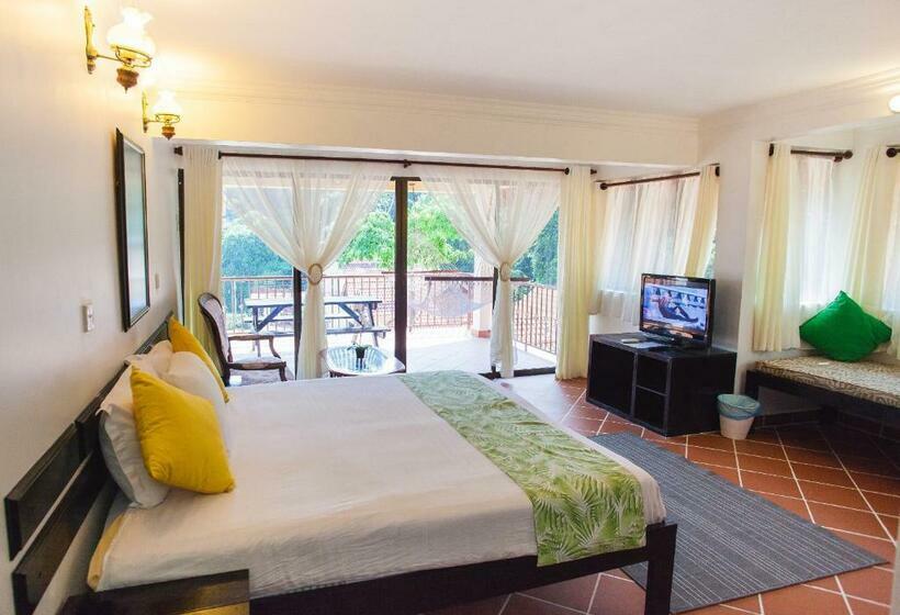 اتاق لوکس, Anjungan Beach Resort