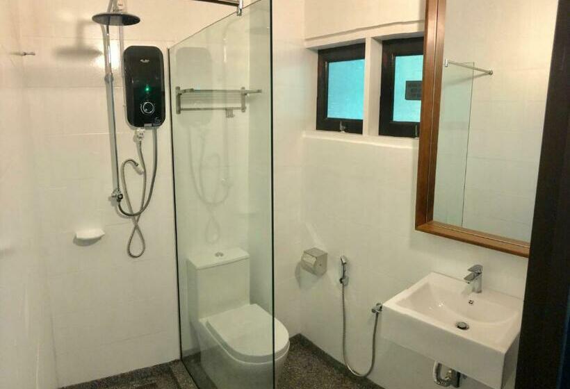 اتاق استاندارد با چشم‌انداز باغ, Anjungan Beach Resort